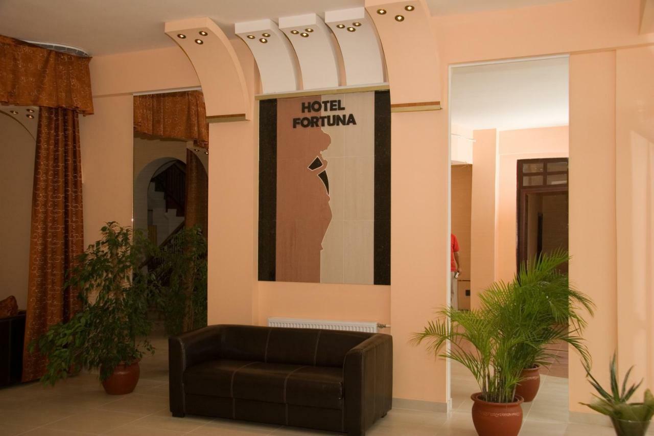 Hotel Fortuna Dávod Esterno foto