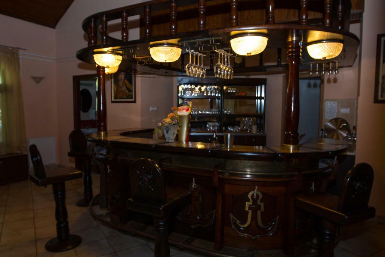 Hotel Fortuna Dávod Esterno foto