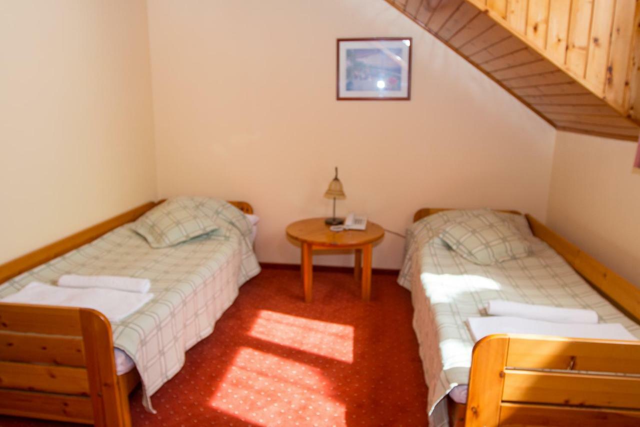 Hotel Fortuna Dávod Esterno foto